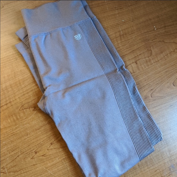 Forever 21 Active Leggings - Picture 3 of 3